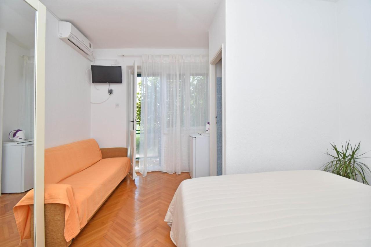 Rooms Borka Tucepi Exterior photo